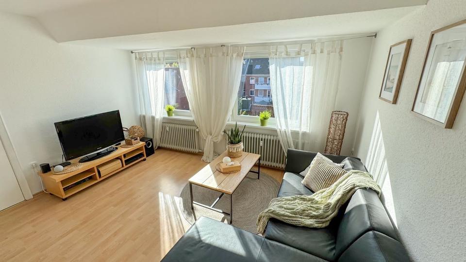 Thumbnail-CHARMANTE, VOLLMÖBLIERTE 3-ZIMMER-DACHGESCHOSSWOHNUNG IN EMDEN – ZENTRAL AB 01.01.2026!