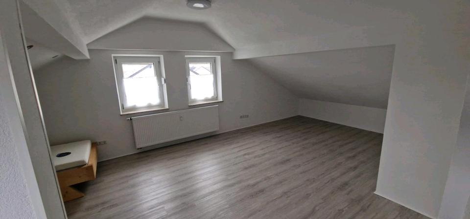 Thumbnail-Charmante, helle 1,5-Zimmer-DG wohnung in ruhiger Wohngegend