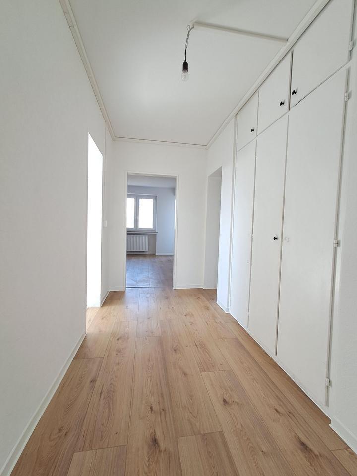 Thumbnail-Moderne 4-Zimmer-Wohnung mit Balkon in Braunschweig