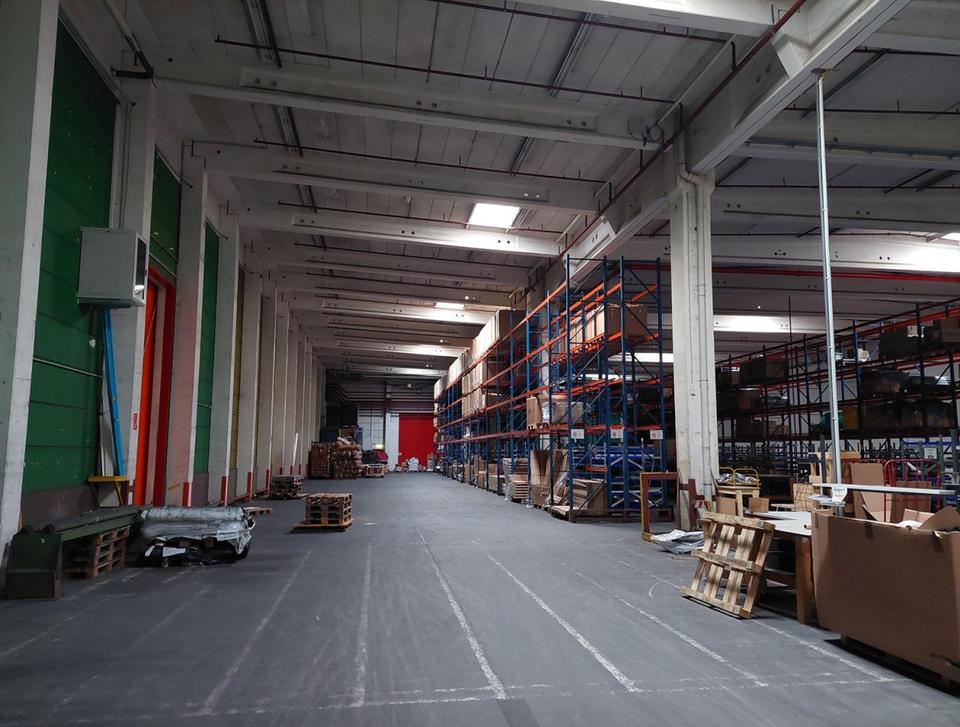 Thumbnail-Lagerhalle mit ca. 2300 m², 7 Rampen und 7,5 m Deckenhöhe