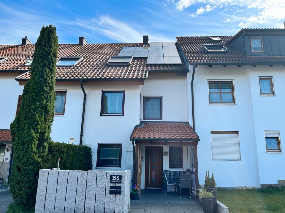 Thumbnail-Modernisiertes Reihenmittelhaus mit PV-Anlage