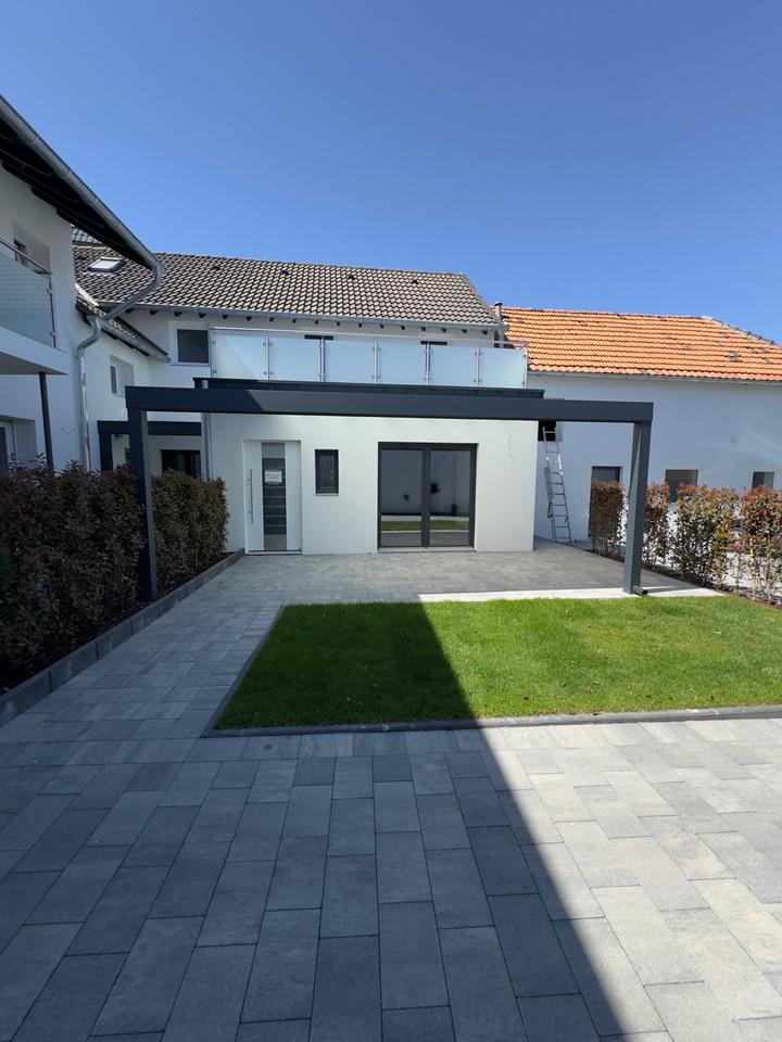 Thumbnail-4-Zimmer-Wohnung im EG mit Terrasse - Erstbezug nach Sanierung