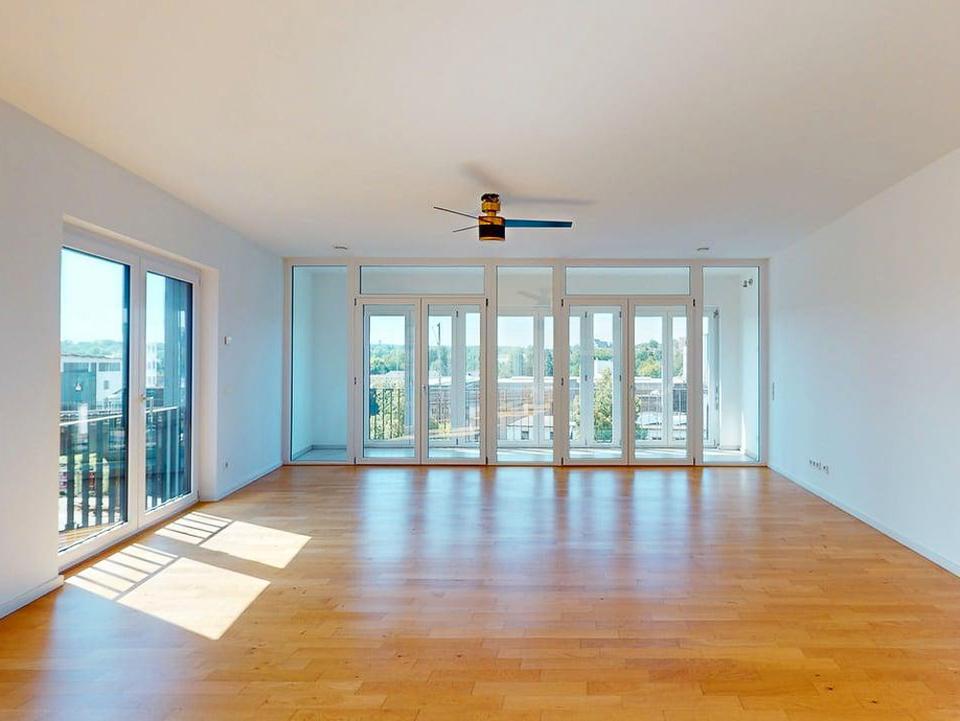 Thumbnail-Moderne 4-Zimmer-Wohnung mit EBK und Balkon