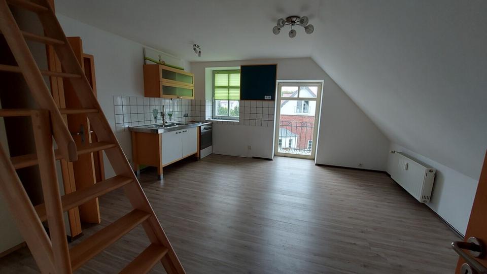 Thumbnail-Dachgeschosswohnung mit 2 Zimmern in Ampen!