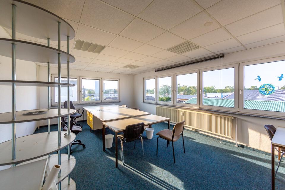 Thumbnail-Helles, großzügiges Büro in Ettlingen-West