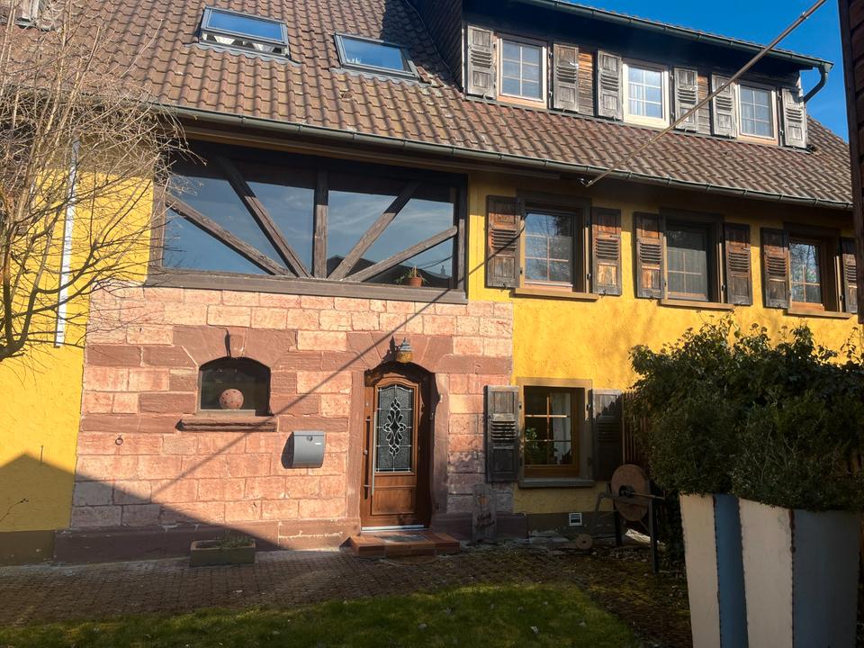 Thumbnail-Großzügiges Eigenheim mit Pferdehaltung und Mietparteien