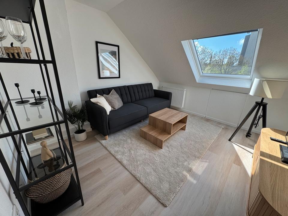 Thumbnail-Premium möblierte 2-Zimmer, DG-Wohnung All Inclusive ab SOFORT!!!