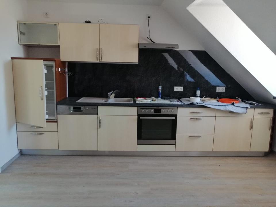 Thumbnail-sanierte Dachgeschosswohnung mit Einbauküche