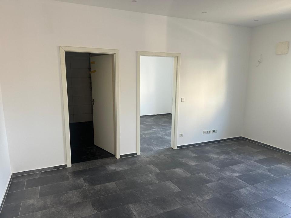Thumbnail-Neu renovierte EG 63 qm m. eigenem Eingang Keller u.Stellplatz