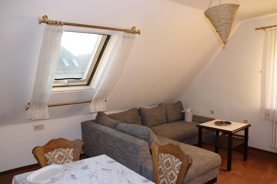 Thumbnail-Helle 2 Zimmer Wohnung, (teil-)möbliert