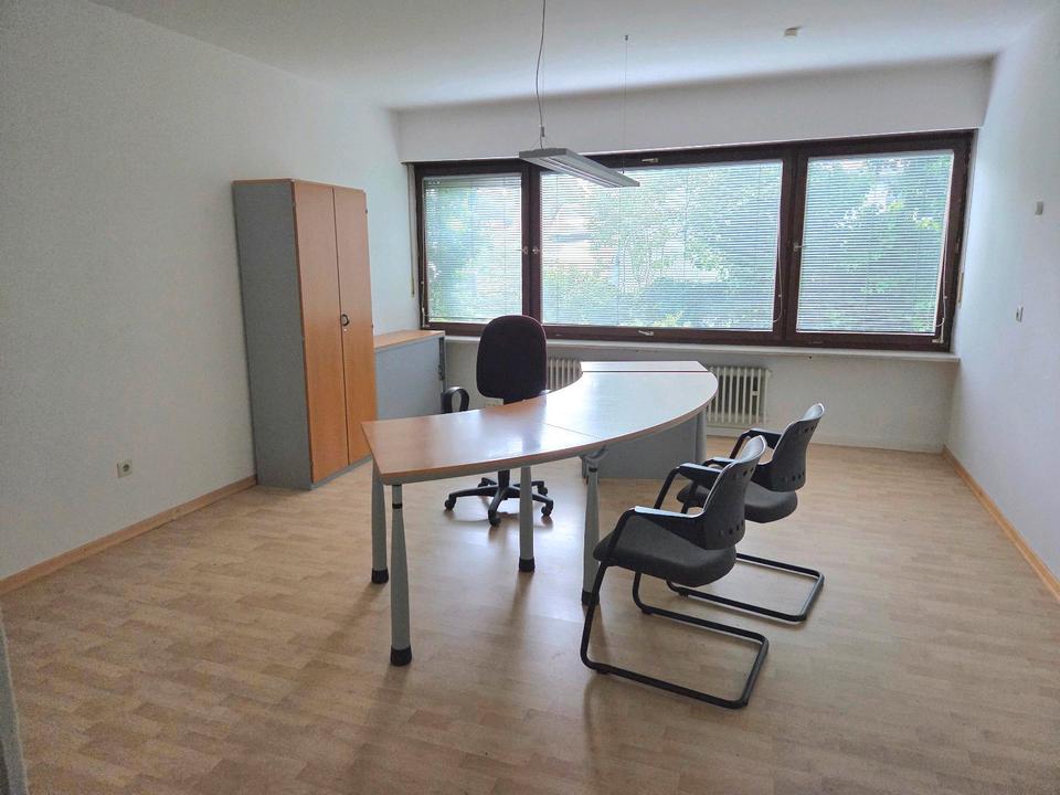 Thumbnail-Attraktiver Praxisraum Behandlungsraum oder Büro und guter Lage