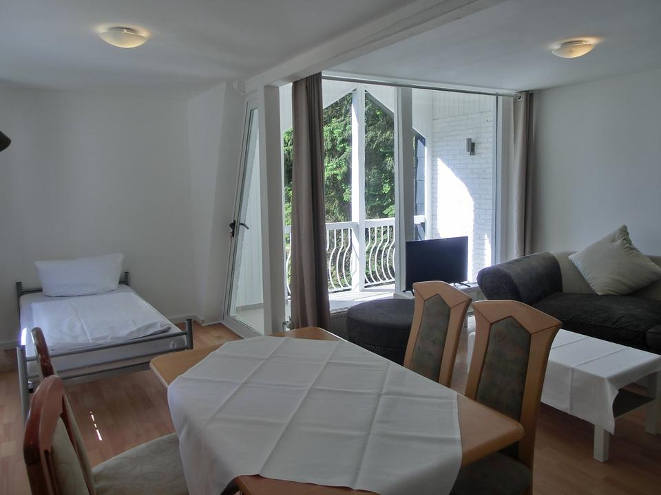 Thumbnail-Große Wohnung auf schönem Grundstück