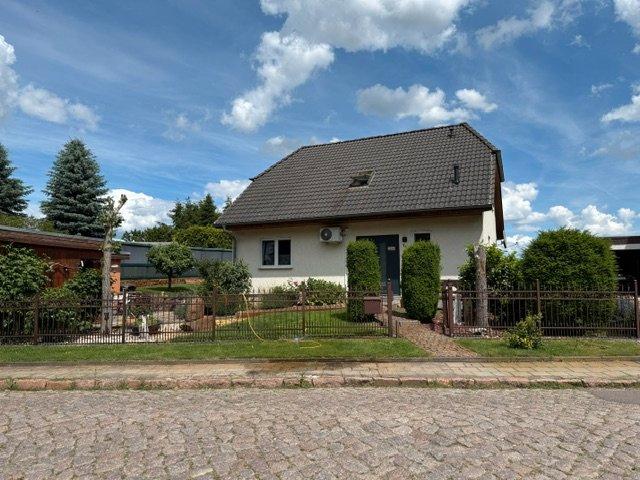 Thumbnail-Einfamilienhaus inkl.gegenüberliegendes Grundstück m Garage