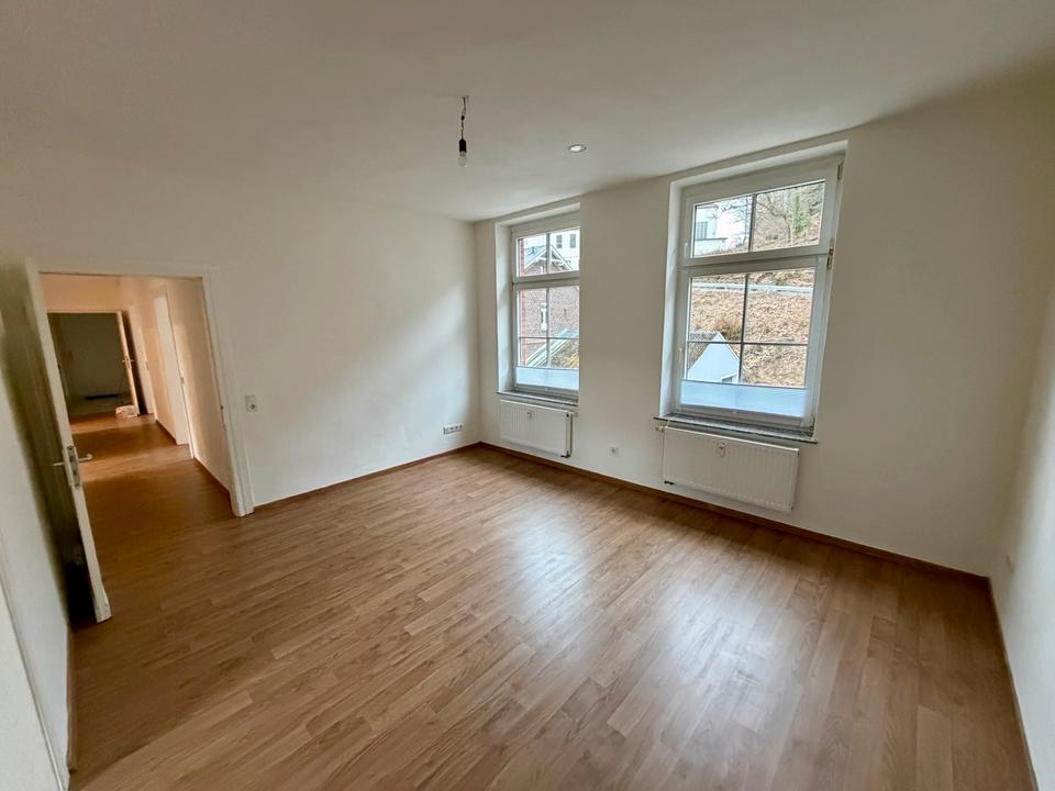 Thumbnail-4ZKB Wohnung Einbauküche Stellplätze Kirchen-Wehbach