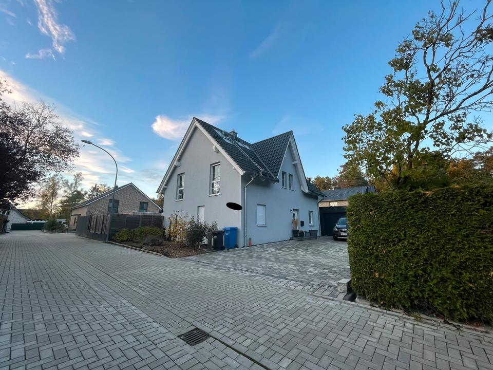 Thumbnail-Modernes EFH mit Pool und PV Anlage in GF Winkel