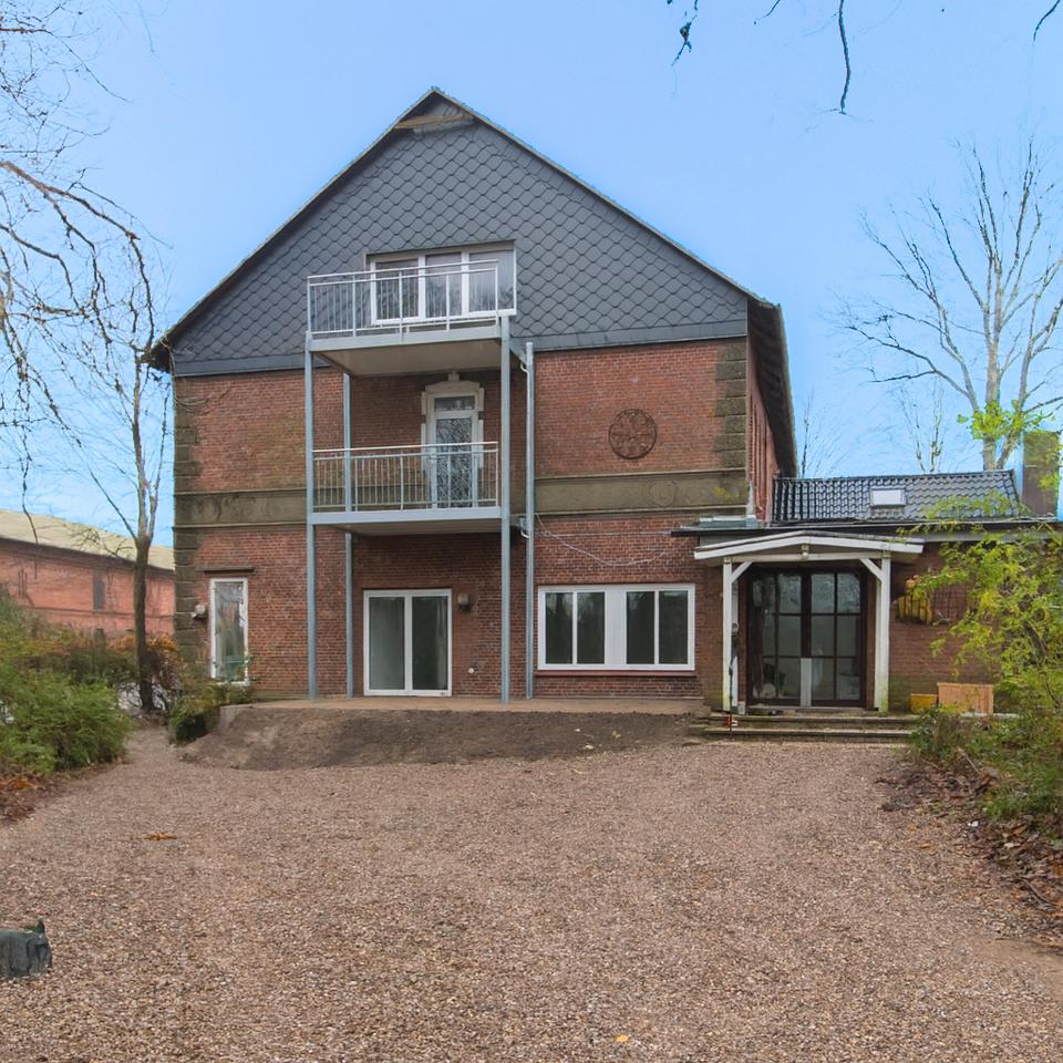 Thumbnail-Wohnen wie im eigenen Haus: Großzügige EG-Wohnung mit Garten und Stellplätzen