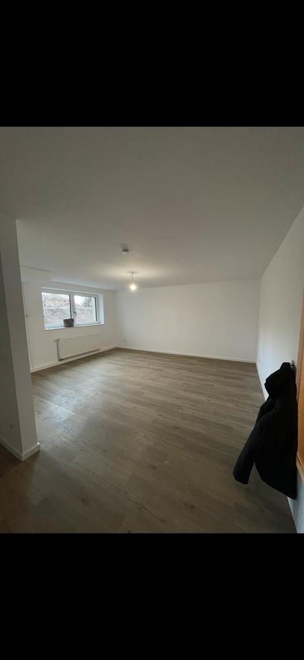 Thumbnail-1-Zimmer Wohnung Neuehrenfeld Köln Souterrain Wohnung