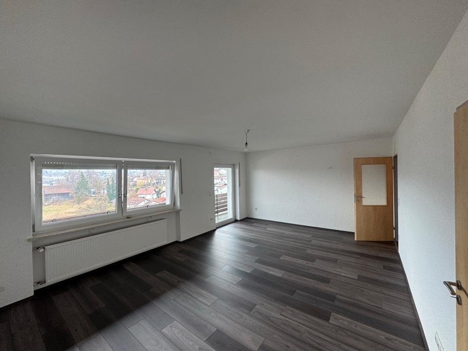 Thumbnail-Renovierte 4 Zimmer Wohnung