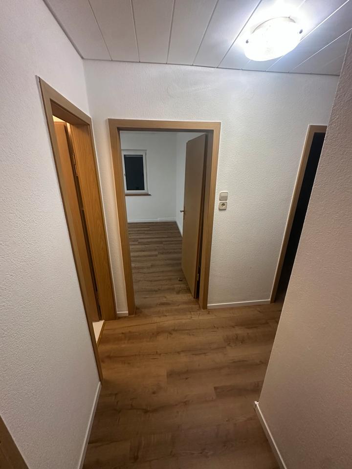 Thumbnail-Frisch renoviert! Großzügige 2-Zimmer Wohnung mit Küche & Balkon