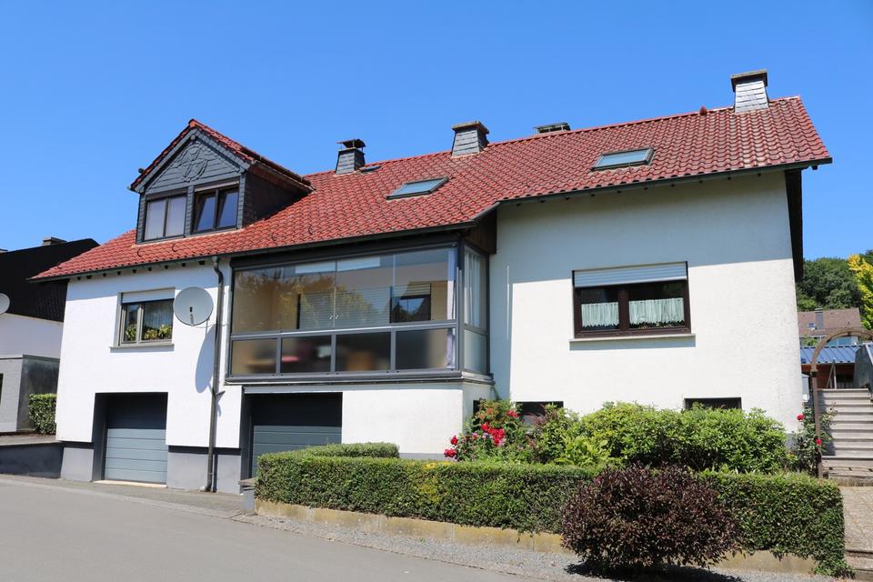 Thumbnail-Attraktives Zweifamilienhaus mit Garten in ruhiger Siedlungslage