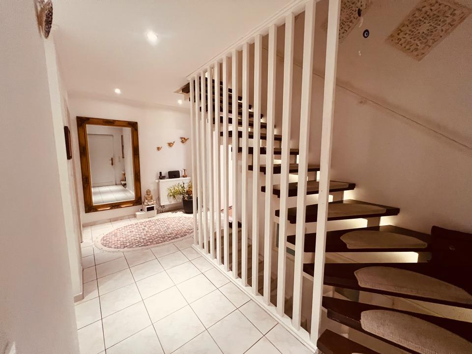 Thumbnail-Familienfreundliche Doppelhaushälfte mit Kamin, Terrasse, Garage