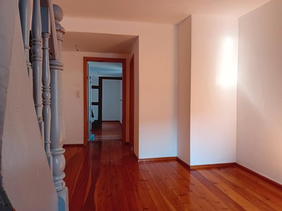 Thumbnail-Einfamilienhaus mit großem Balkon und Kfz Stellplatz zu vermieten