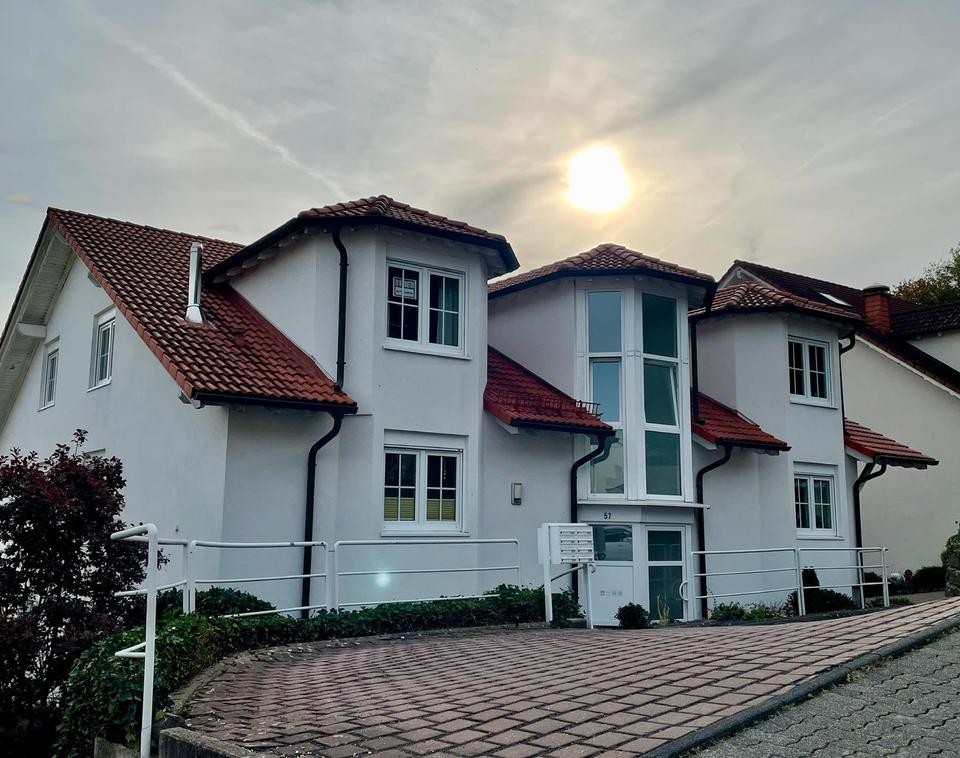 Thumbnail-DG-Wohnung 94 qm Dreis-Tiefenbach mit EBK, Loggia mit Garage