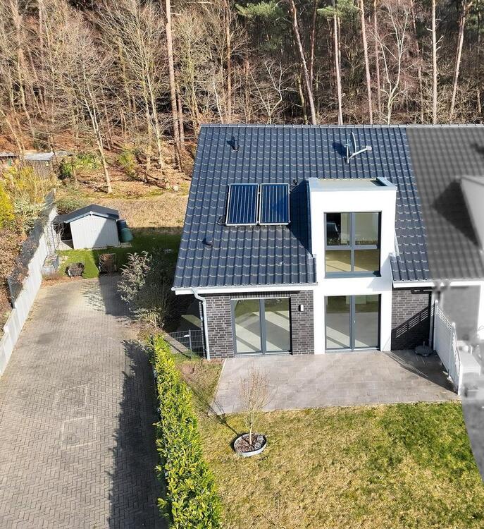 Thumbnail-Bezugsfrei & provisionsfrei – moderne DHH (BJ 2021)