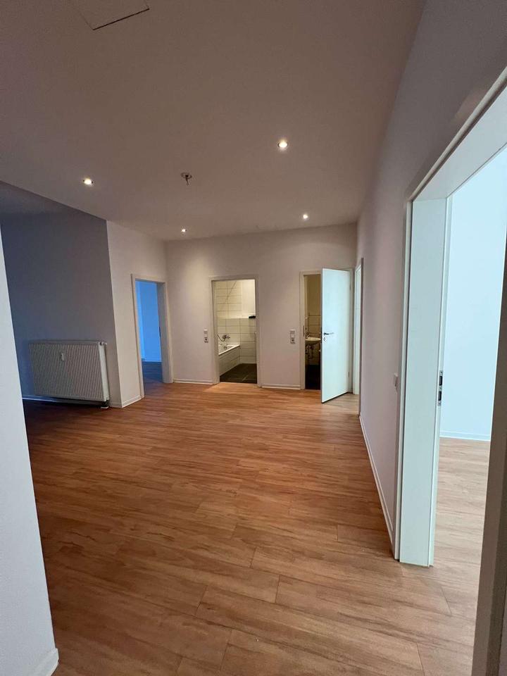 Thumbnail-WG geeignete 3 Zimmer-Studentenwohnung inkl. Küche neben dem Rhein-Center! [VAC-16643]