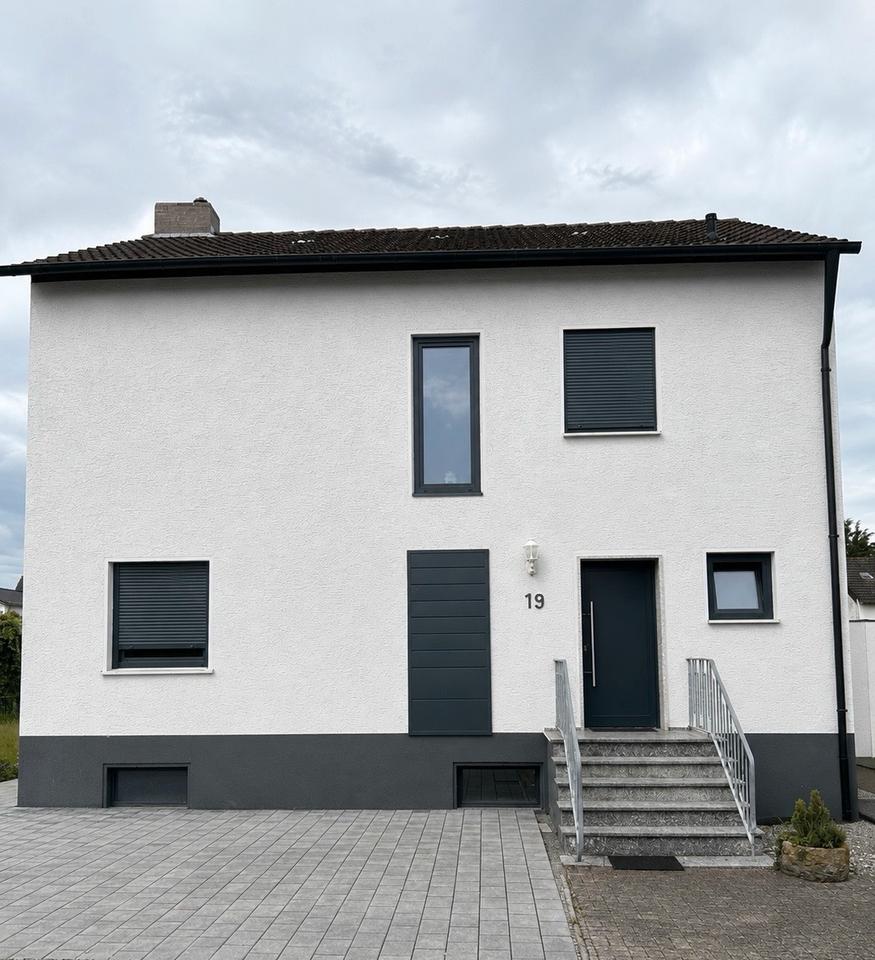 Thumbnail-Modernisiertes freistehendes Ein- oder Zweifamilienhaus