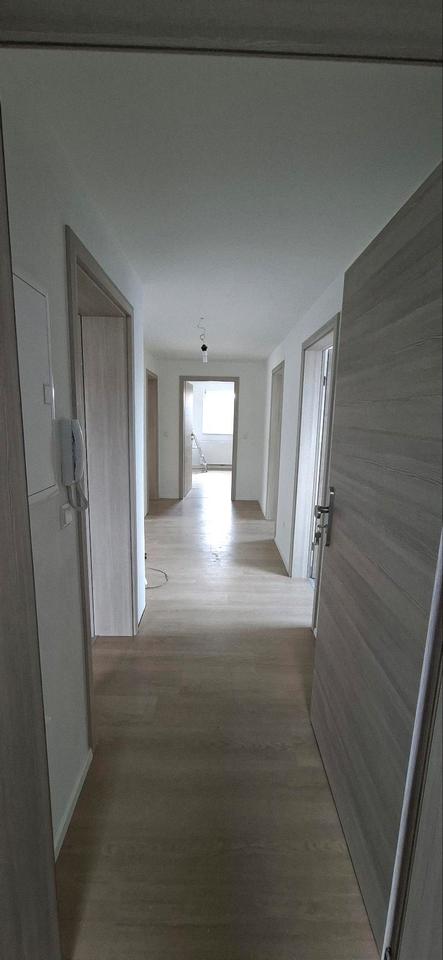 Thumbnail-Frisch renovierte 3,5 Zimmer Wohnung mit Stellplatz zu vermieten