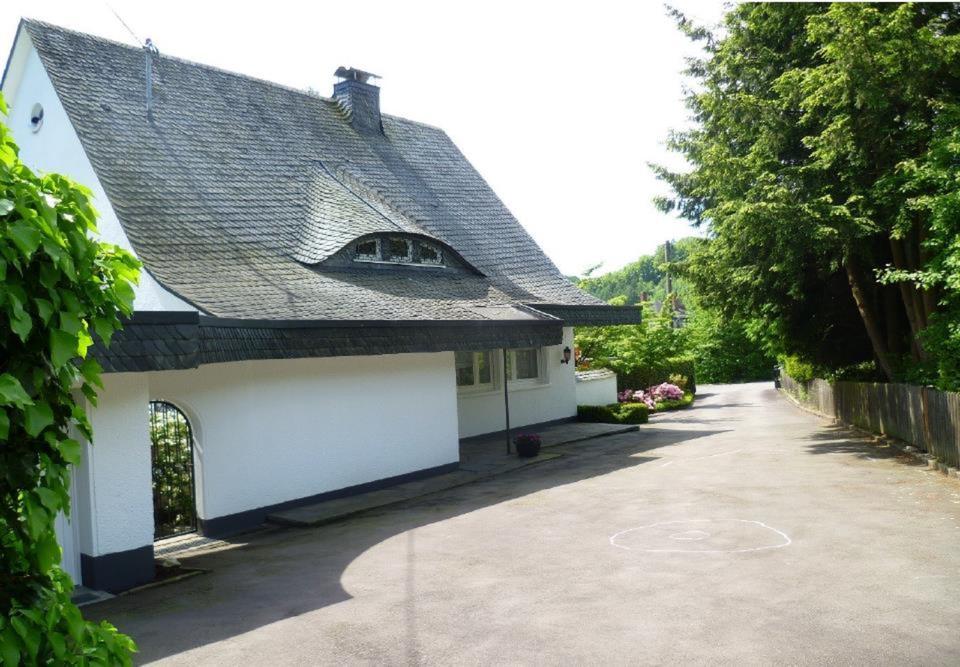 Thumbnail-Repräsentatives Haus mit Schwimmbad Gummersbach Zentrum diskret !