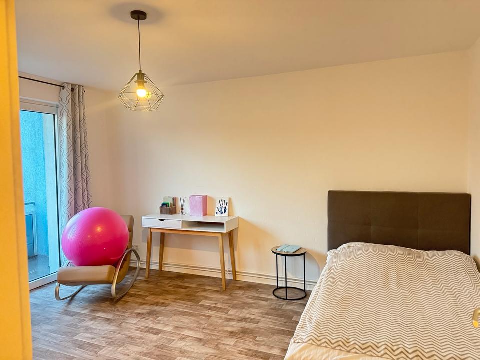 Thumbnail-Zimmer mit Balkon in 2 Zimmer Wohnung für Mädchen