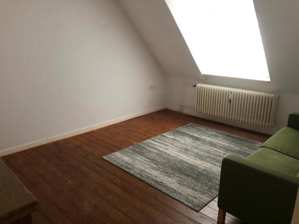 Thumbnail-3-Zimmer-Dachgeschoss-Wohnung