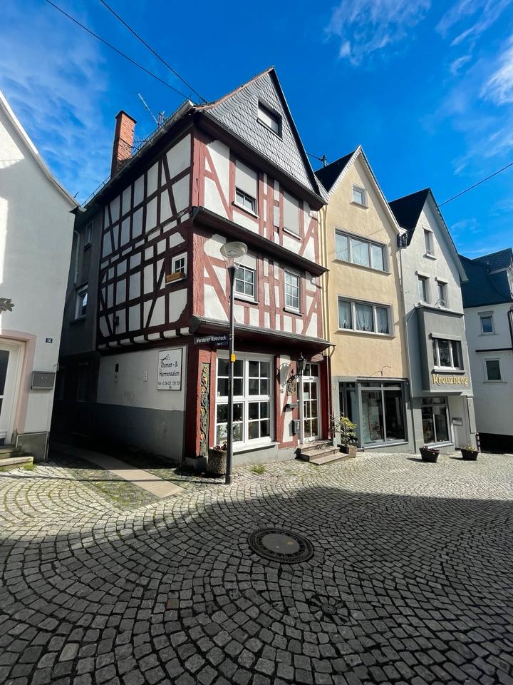 Thumbnail-Denkmalgeschütze Immobilie mit Bruchsteinkeller