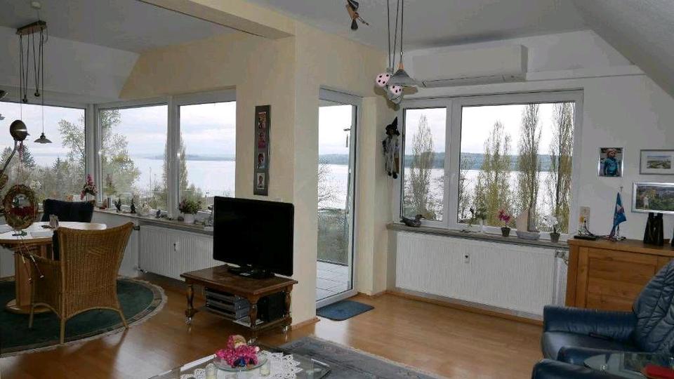 Thumbnail-Charmante 2,5 Zimmer Dachgeschoßwohnung mit vollem Seeblick