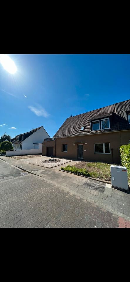 Thumbnail-Ein- bis Zweifamilienhaus in Urdenbach mit großem Grundstück