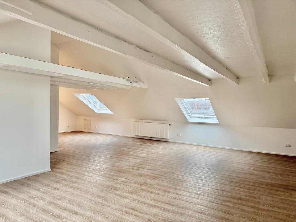 Thumbnail-Helle renovierte Dachgeschosswohnung