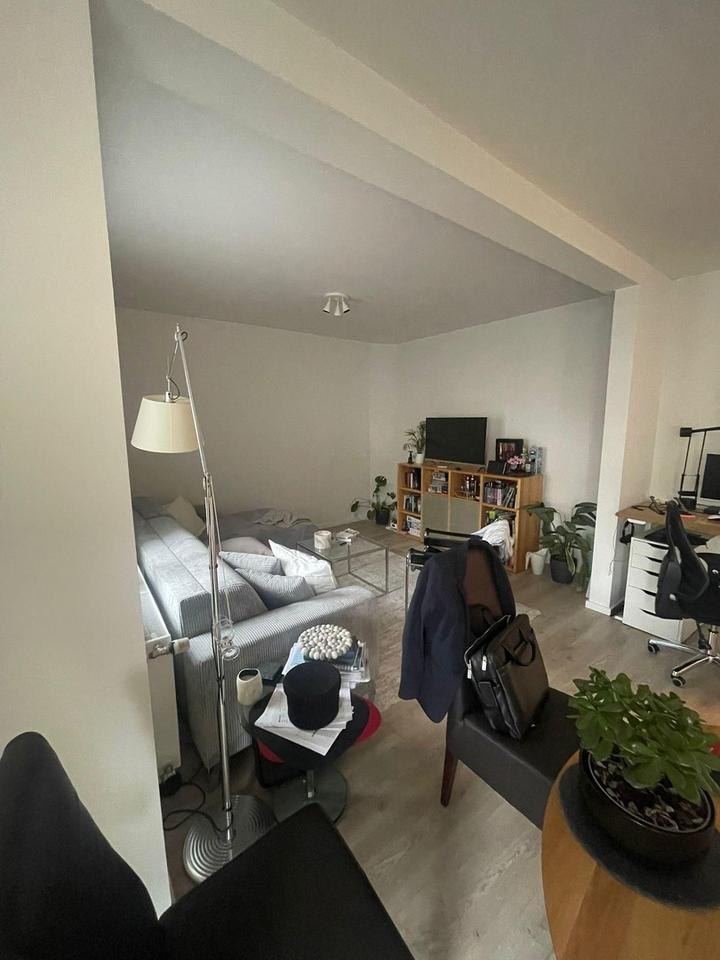 Thumbnail-Renovierte 2-Zimmer-Wohnung mit Balkon, Aufzug & Einbauküche in zentraler Lage von Düsseldorf