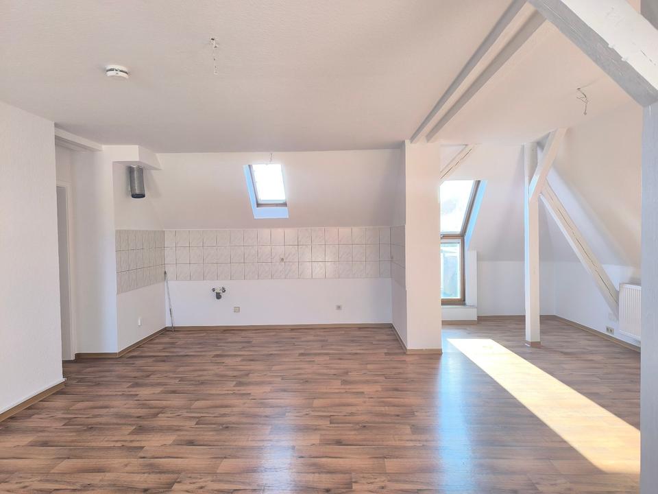 Thumbnail-Moderne 3-Raumwohnung im Dachgeschoss – hell, offen und einladend