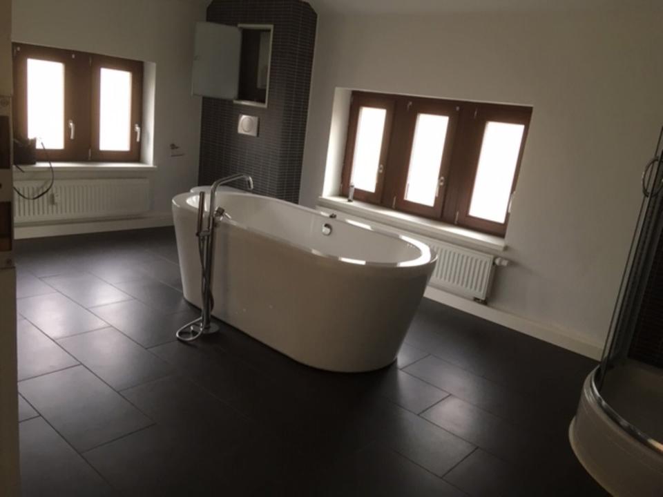 Thumbnail-Wohnen wie im Schloß - 3 Zi.-Whg. mit Balkon, Kachelöfen und großem Garten