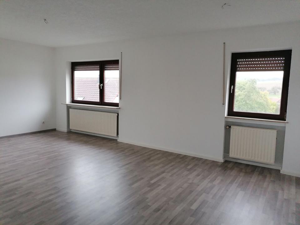 Thumbnail-3-Zimmer Wohnung mit Einbauküche, Bad und Balkon