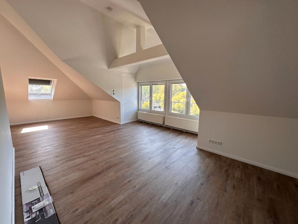 Thumbnail-Moderne 1,5-Zimmer-Dachgehoss Wohnung in Ennepetal – lichtdurchfl
