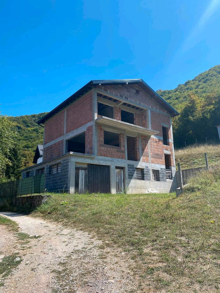 Thumbnail-Großes Einfamilienhaus in Bosnien-Herzegowina