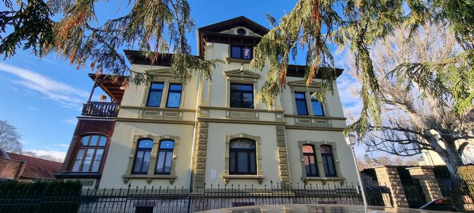 Thumbnail-Großzügige 4-Raum-Altbauwohnung mit 142 m² und 2 Balkonen – sofort verfügbar!