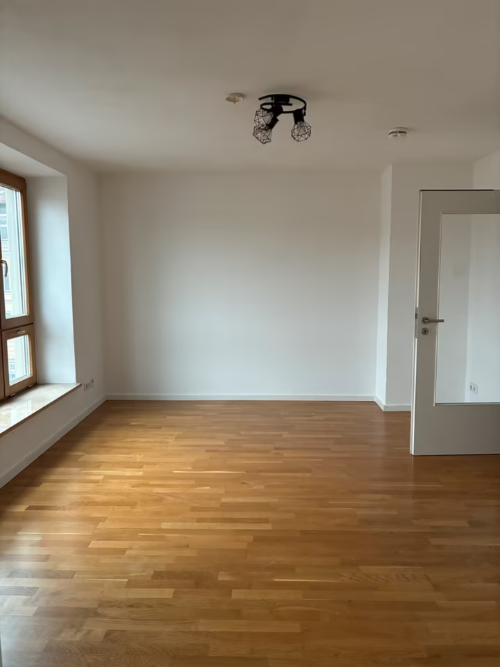 Thumbnail-Helle und schön geschnittene 1-Zimmer-Wohnung mit Einbauküche & Aufzug in Landshut