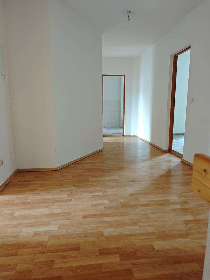 Thumbnail-Großzügige 2-Raum-Whg. mit Balkon und Stellplatz