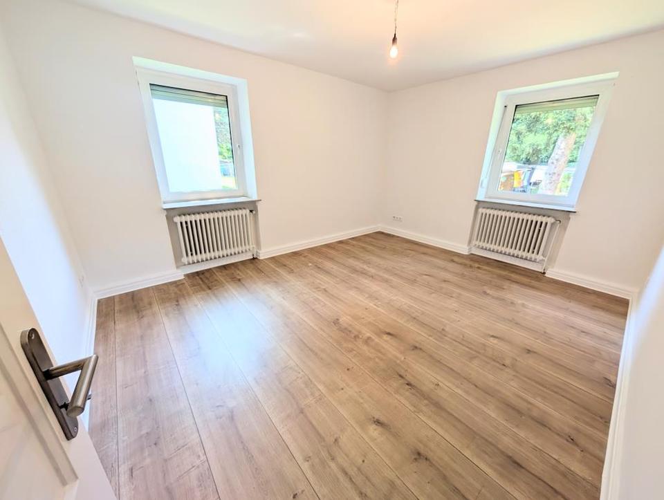 Thumbnail-**Frisch renoviert: +neuer Laminat +weiße Wände +neues Tageslichtbad +gemütlich**