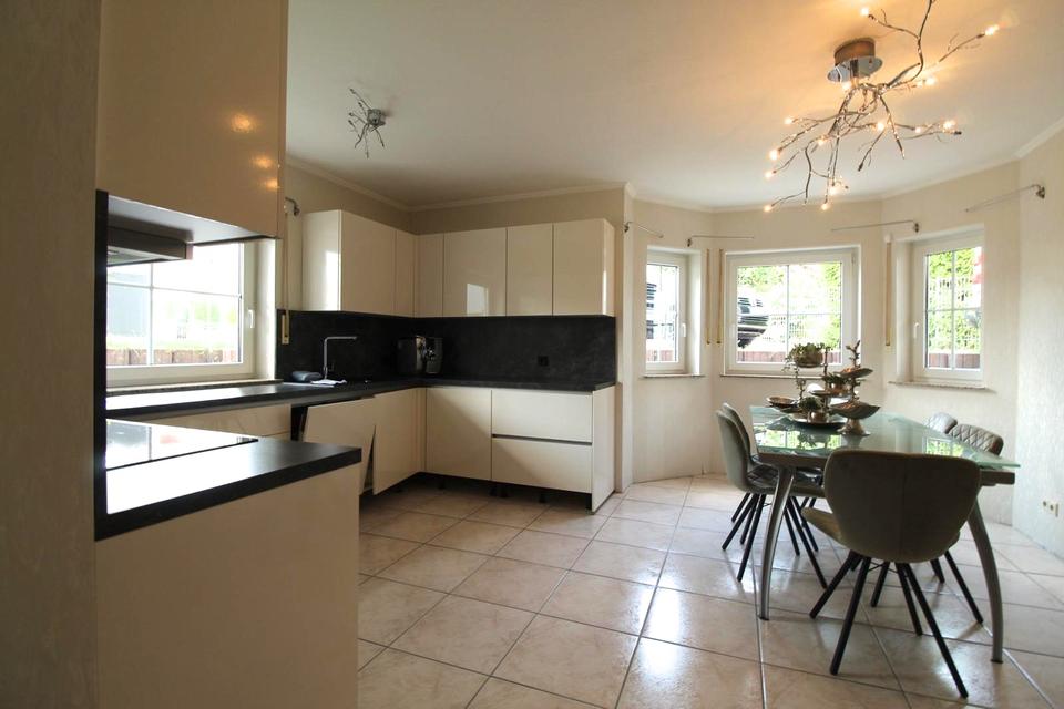 Thumbnail-Schöne 3 ZKBT Souterrain Wohnung mit separatem Eingang