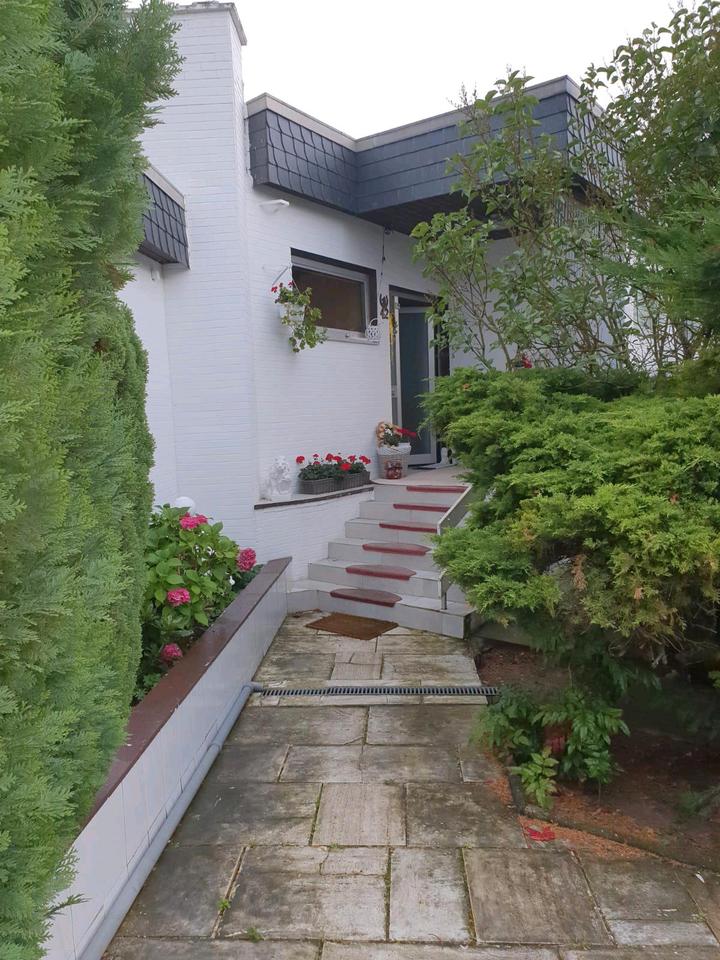 Thumbnail-Bungalow mit Traumgrundstück in WolfsburgNeuhaus